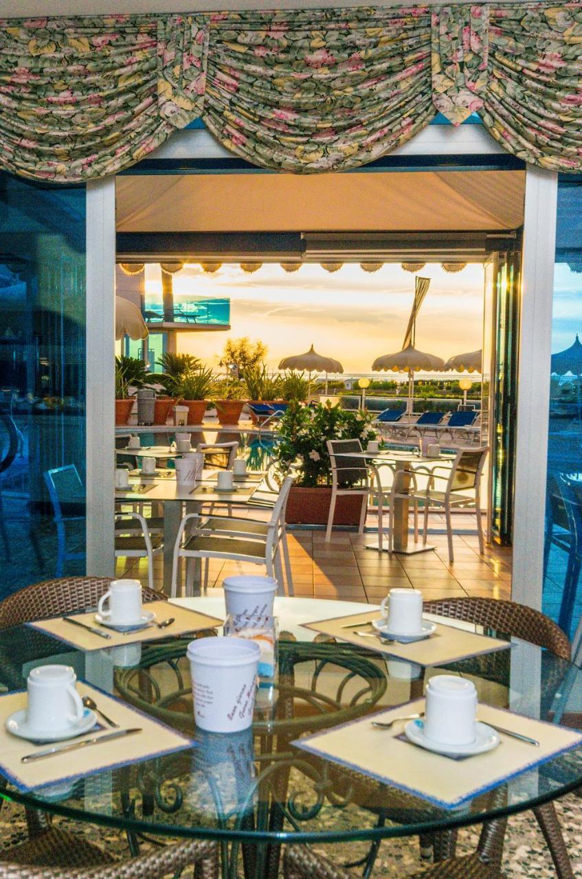 Hotel Panoramic Каорле Экстерьер фото